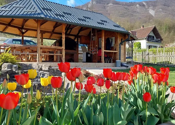 Vikendica Obradovic * Perucac